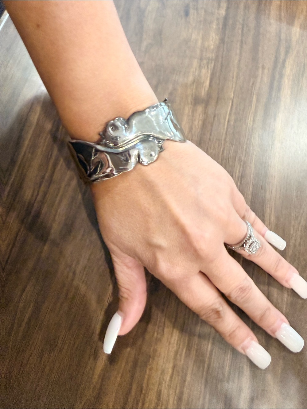 Elegant Silver plated Cat Sculpted Cuff Bracelet - Women's Jewelry